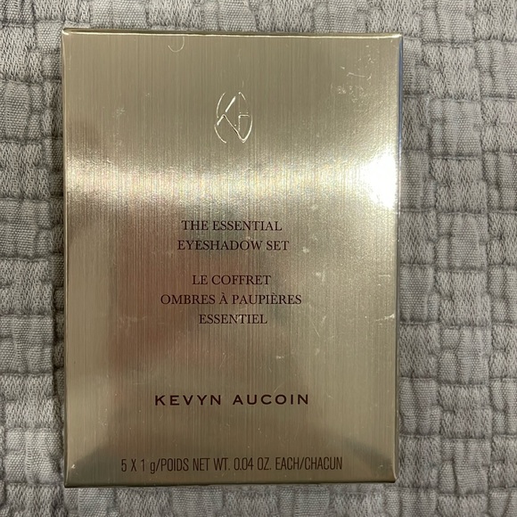 Brand new eye shadow palette by Kevin Aucoin - Picture 1 of 4